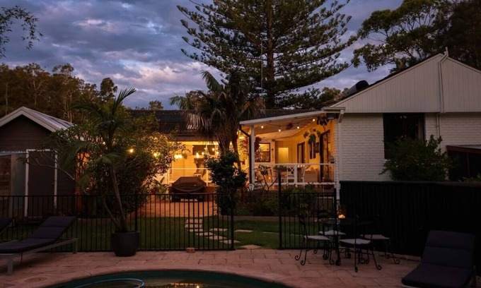 Avalon Beach House | Relax at Breezy Beach House - Oceanfront Escape Awaits!
