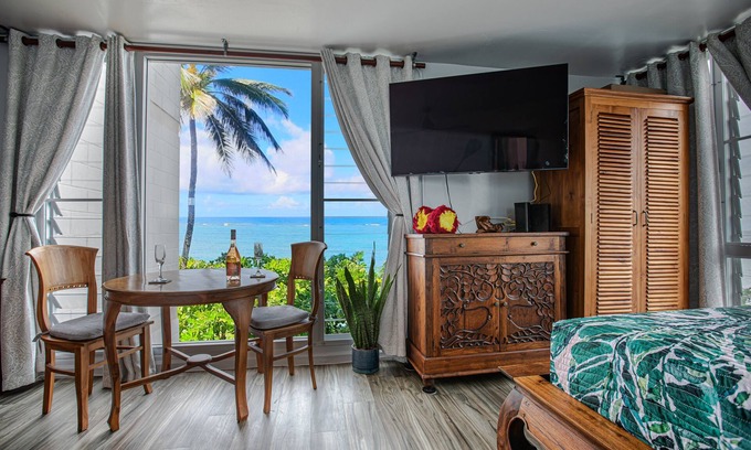 Punaluu Condo | Seaside Escape with 180-Degree Ocean Views and Pool