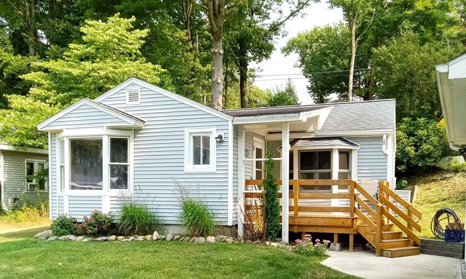Ludington Cottage | Cozy Breezy Bungalow with Boat Rentals & Ocean Views