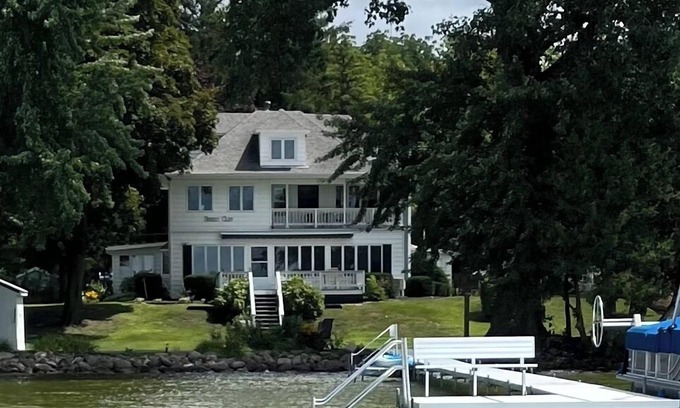 Bass Lake House | Serene Breezy Cliff: Lakefront House with Pool & Spa