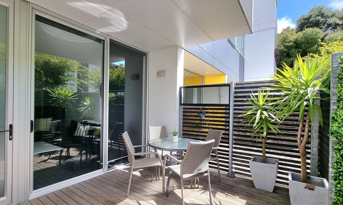 Auckland Central Business District Apartment | Delightful Breezy Gem Near Victoria Park with Breakfast