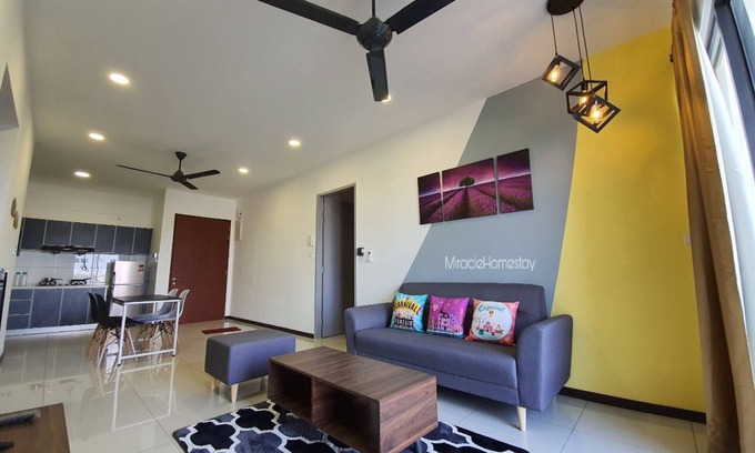 Kampung Bagan Dalam Condo | Relaxing Escape for Families | Pool and Breakfast Included