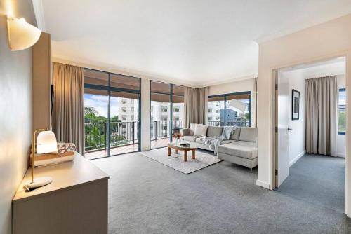 Darwin City Centre Apartment | Tranquil Harbourfront Resort with Tropical Pool Getaway