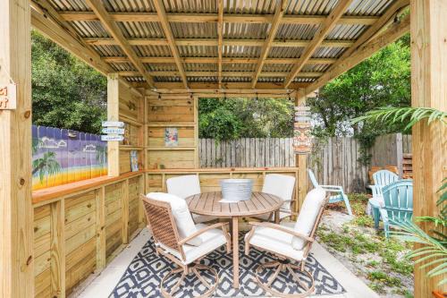 El Centro Beach House | Beachfront PCB Getaway with Lanai, Steps to the Ocean