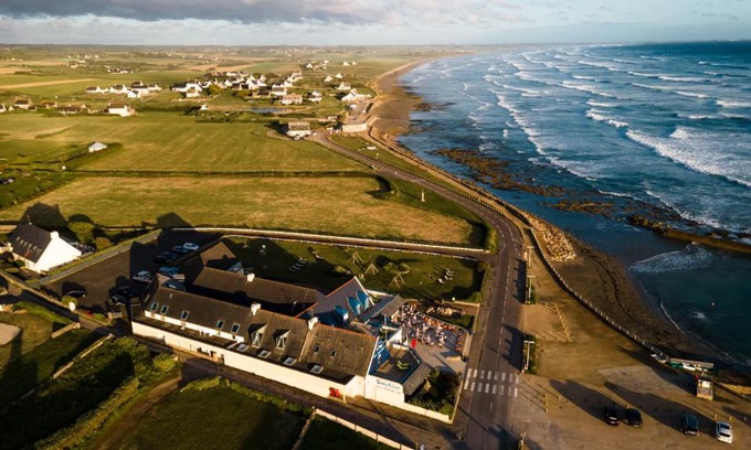 Pouldreuzic Hotel | Pet-Friendly Breiz Armor with Pool and Oceanfront Views