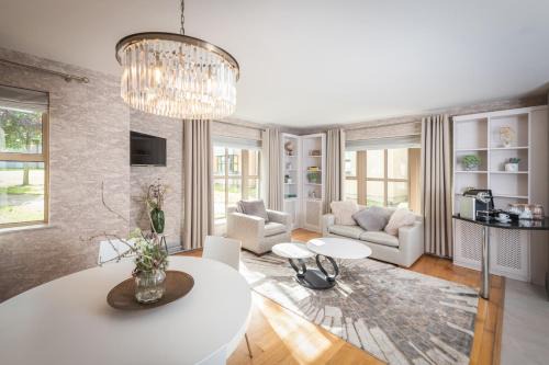 Castletroy House | Comfortable Brennan Court Guest Accommodation with Pool Access