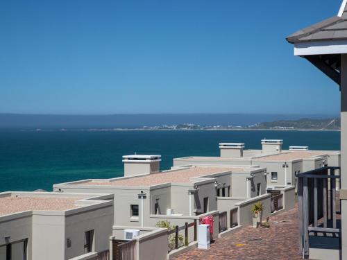 Brenton-on-Sea Resort | Beachfront Bliss at Brenton Haven Resort - Rated 9/10