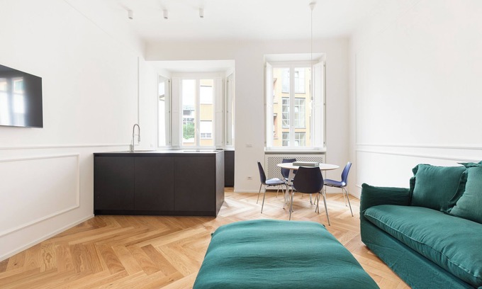 San Marco Apartment | Stylish Brera Apartments in San Fermo with Spa & Kitchen