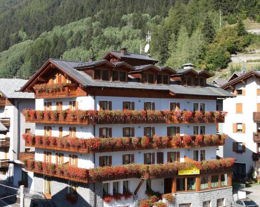 Isolaccia Bed & Breakfast | Pet-Friendly Stay at Bresidence Edelweiss - Rated 8.7/10
