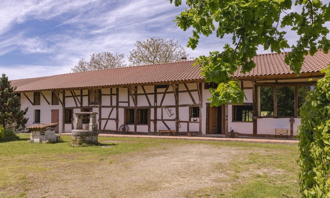 Foissiat House | Inviting Bressanian Farmhouse with Pool & Ocean Views