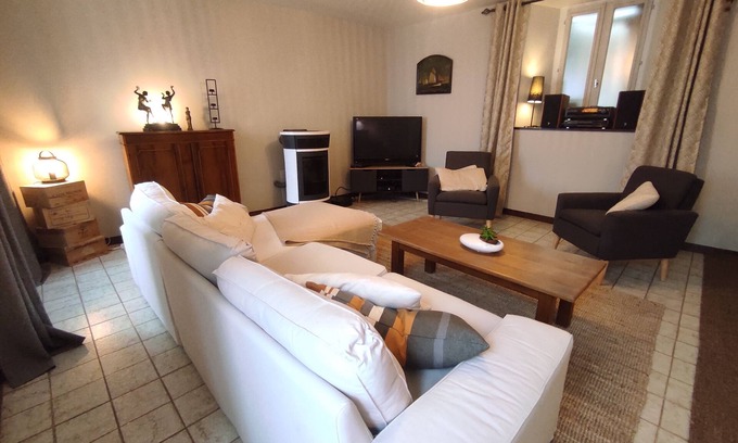 Lesneven House | Ideal Breton House: 10 Minutes to the Beach & Family-Friendly