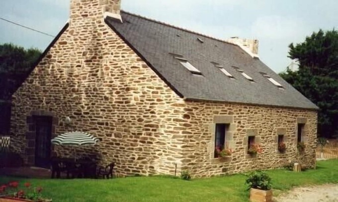 Ploumoguer Cottage | Cozy Breton House Near Beaches with Pool & Family Amenities