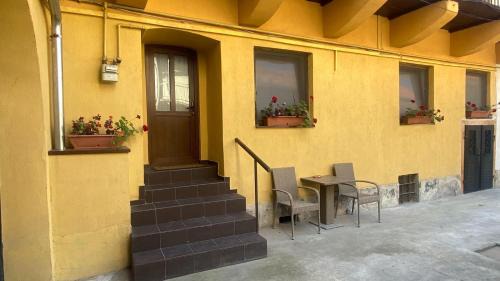 Bistrita Apartment | Family-Friendly Retreat at Bretsara: Rated 9.4/10 by Guests