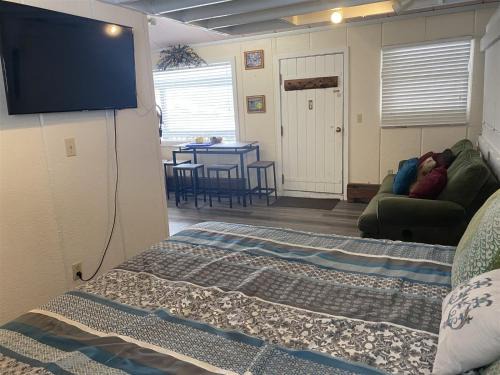 Glenwood Springs Apartment | Cozy Brettelberg Slopeside Condos with Hot Tub Access