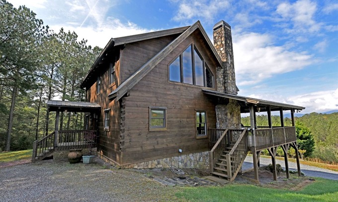 Ducktown Cabin | Relaxing Retreat with Hot Tub & Game Room - Sleeps 8