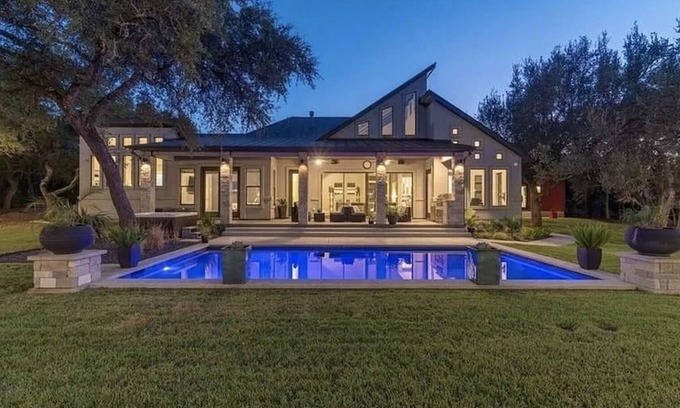 Austin Villa | Unforgettable Brewery District Villa with Pool & Spa Amenities