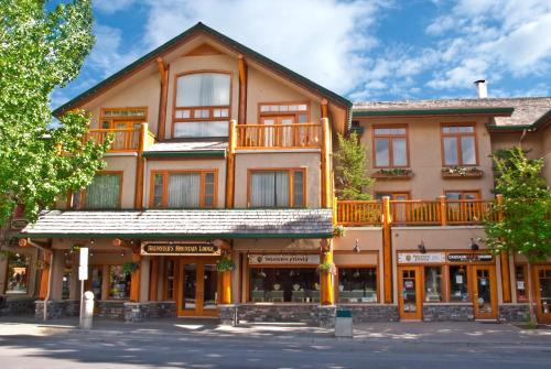 Banff Hotel | Relax at Brewster Mountain Lodge with Hot Tub & Pet-Friendly