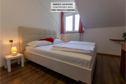 Jesenice Hotel | Brezov kot