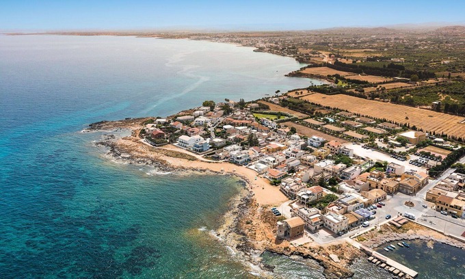 Calabernardo Villa | Experience Brezza di Mare: Oceanfront House for 6 in Sicily