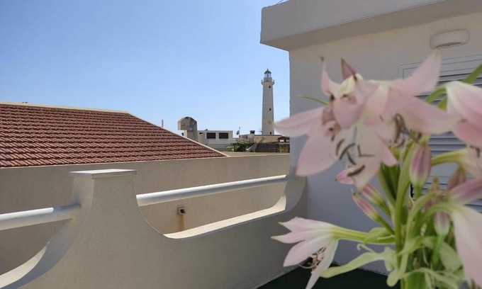 Punta Secca Apartment | Inviting Brezza di Mare: Child-Friendly & 9.1/10 Rated