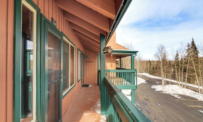Brian Head Apartment | Convenient Brian Head Condo: Steps from Giant Steps Ski Lifts