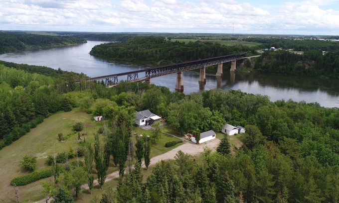 East Central Saskatchewan House | Riverview Property: Guest Rated 10/10 with Spa & Pet-Friendly