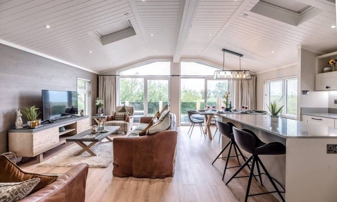 Aldeburgh House | Pet-Friendly Briargate in Aldeburgh with Breakfast Included