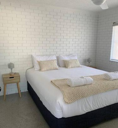 Bongaree Apartment | Beachfront Bribie Getaway: Family-Friendly Ocean Retreat