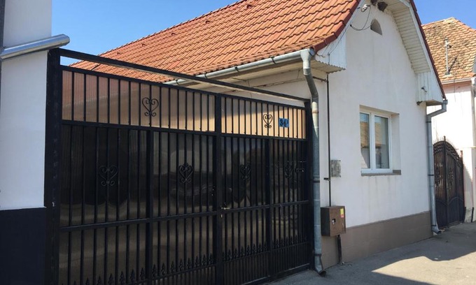 Cristian Apartment | Top-Rated Family-Friendly Stay at Brick Airport Hotel
