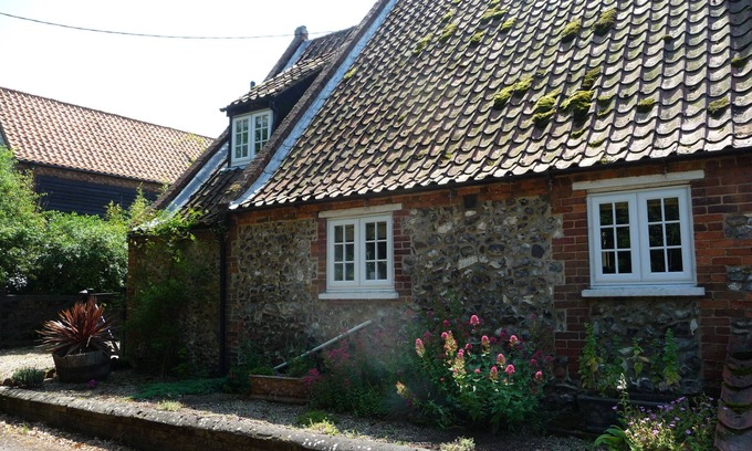 Holme Cottage | Pet-Friendly Cottage Near Beach with Ocean View