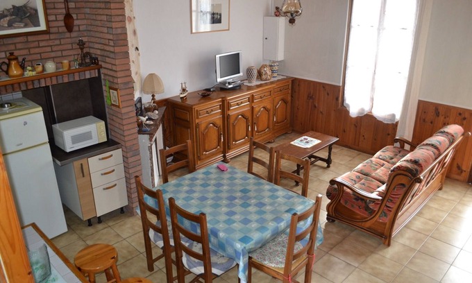 Le Crotoy House | Cozy Fisherman's Cottage with Oceanfront Views in Le Crotoy