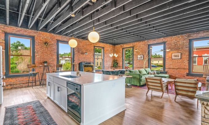Canal Fulton Apartment | Historic Brick Loft in Downtown Canal Fulton - Guest Rated 10/10