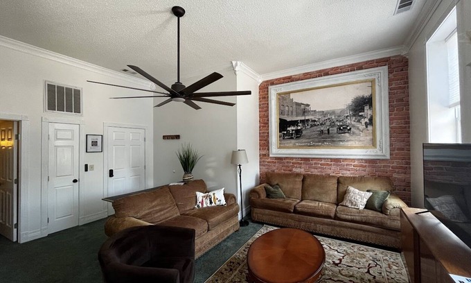 Mammoth Spring Apartment | Explore Brickhaven Loft on Historic Main Street - Walk to Nature