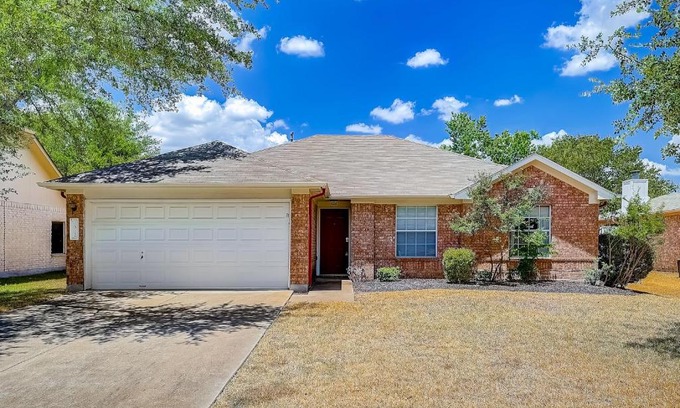 Round Rock House | Family-Friendly Brickhouse Retreat with Exceptional Reviews