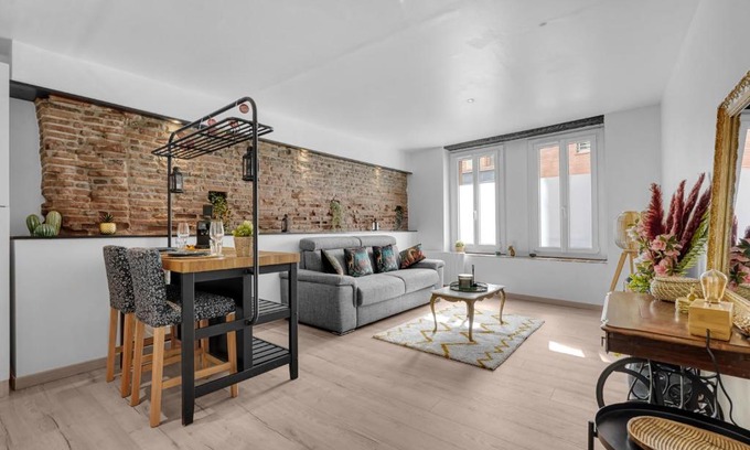 Saint - Michel Apartment | Discover Bricks & Green - Palais de Justice with Free WIFI
