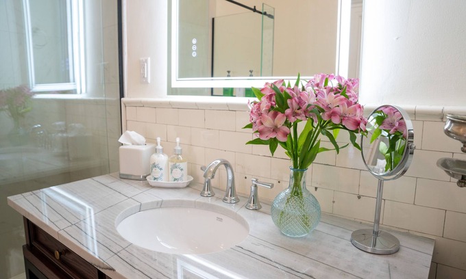 LaGrange Apartment | Elegant Suite for Weddings: Historic Getaway with Breakfast