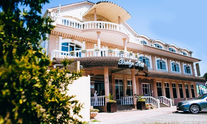 Krasnodar Hotel | Pet-Friendly Bridge Hotel with Breakfast and Great Reviews