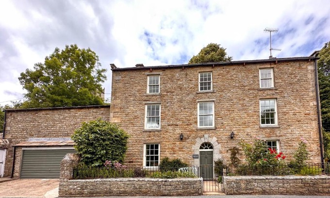 Muker House | Bridge House: A 9.5/10 Family-Friendly Getaway