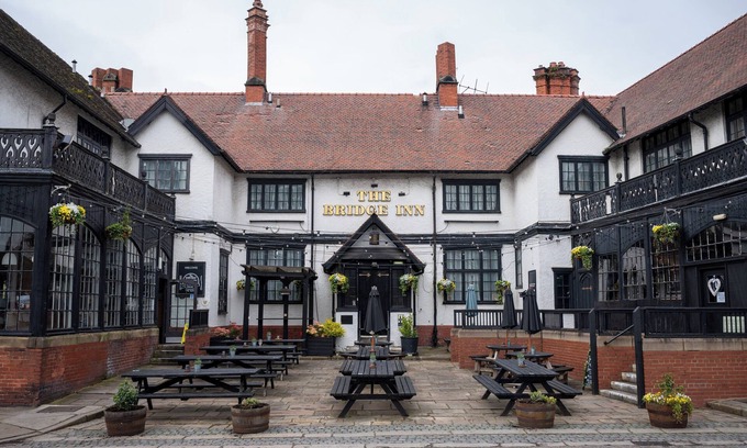 Yatton Hotel | Comfortable Stay at Bridge Inn with Restaurant & Breakfast