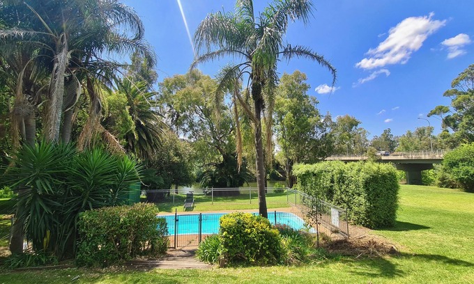 Wellington Hotel | Eco-Friendly Bridge Motel Wellington with Pool & Restaurant