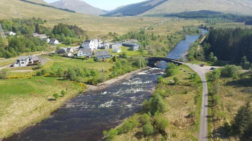 Bridge of Orchy Hotel | Bridge of Orchy Hotel: Pet-Friendly Stay with Top Amenities