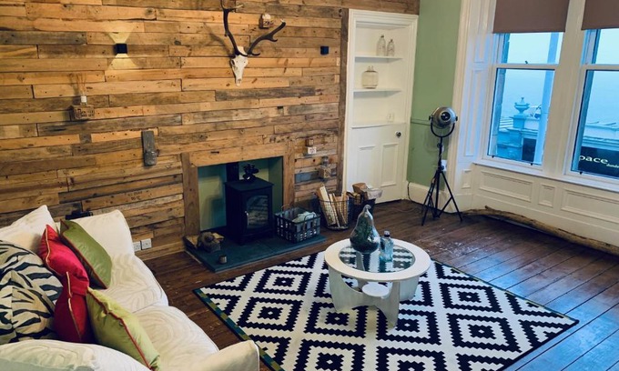 Newport-On-Tay Apartment | Bridge View Apt - Spectacular River Tay Scenery Awaits