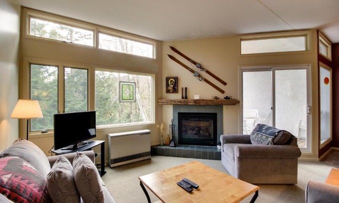 Warren Hotel | Bridges 53: Family-Friendly Retreat with Pool & Hot Tub