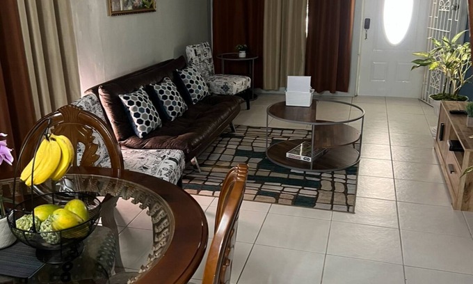 Portmore House | BridgeView Townhouse: Ideal Escape Near Hellshire Beach