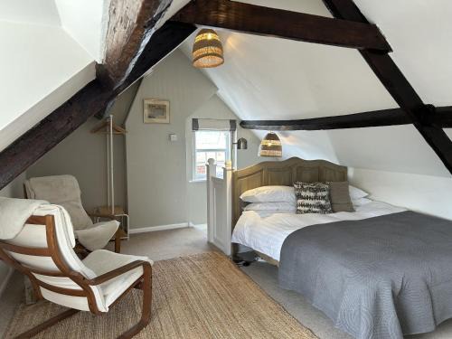 Bridport Apartment | Explore Bridport Town Centre Flat - Child-Friendly Retreat