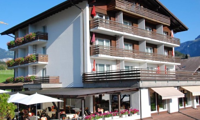 Brienz Apartment | Scenic Brienz Sunset with Ocean and Lake Views, Spa Access