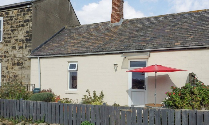 Whitley Bay Cottage | Cozy 2-Bedroom Retreat in Old Hartley, Steps from the Beach