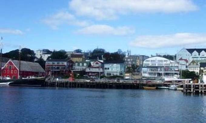 Lunenburg Waterfront Hotel | Inviting Brigantine Inn & Suites: Family-Friendly Comfort