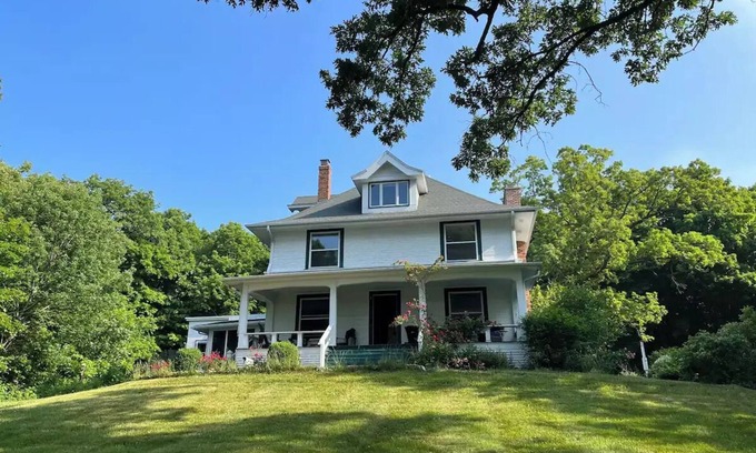 Blue Mounds House | Experience Brigham Farmhouse: A Driftless Wisconsin Retreat