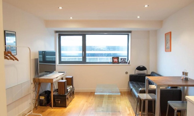 South Bermondsey Apartment | Welcoming 1 Bed Flat in Bermondsey - Rated 10/10 by Guests